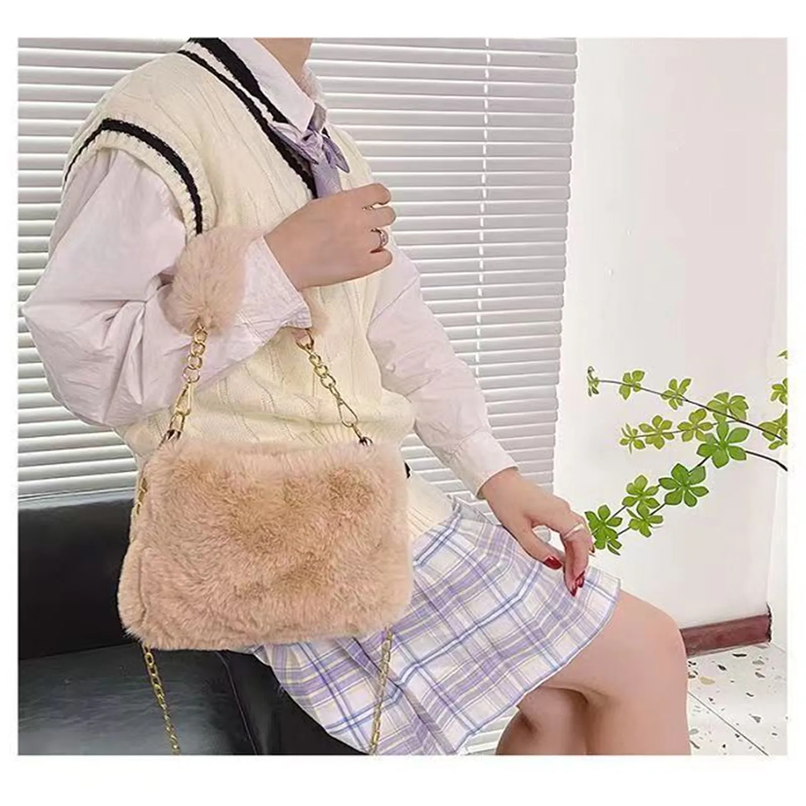 Winter Plush Tote Handbag Versatile Fluffy Shoulder Bag Soft Cute Chain Crossbody Bag Fashion Women Girls Small Square Handbag