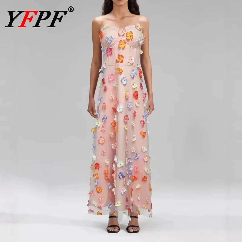 Elegancka długa sukienka bez ramiączek YFPF, dekolt typu slash neck, kwiaty 3D, bez rękawów, fason A, nowa kolekcja odzieżowa 2025.