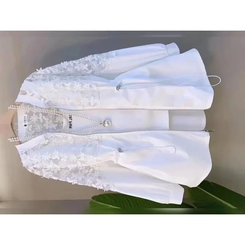 

Ladies New Spring And Autumn Three-Dimensional Flower Windbreaker Coat Fashion Joker Slim Lace Stitching Long Sleeve Loose Joker