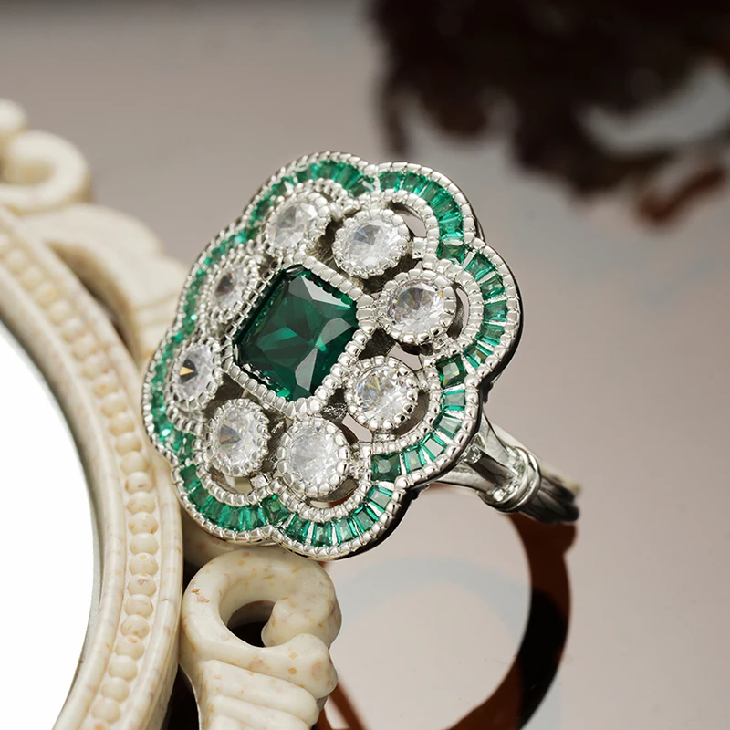 Huitan Brillanter Ring mit grünem/weißem Zirkonia, ein elegantes und zartes Schmuckstück für die Finger, ideal für Damen, ein stilvolles und modisches Accessoire für Partys.