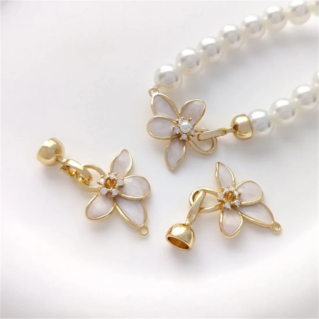 

Pearl Clasp 14K Gold Inlaid Zircon Painting Oil Flower Connection Clasp DIY Closing Pendant Clasp Necklace Ornament Clasp B989