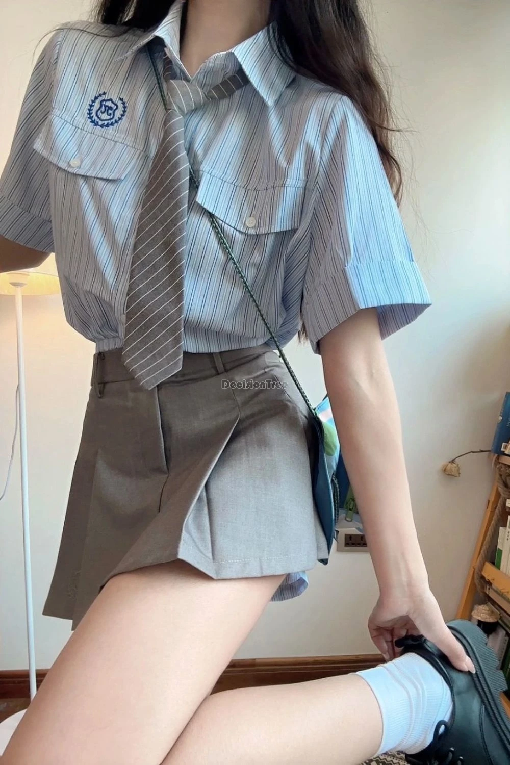 

2025 летний комплект униформы в корейском стиле jk, синяя полосатая рубашка с короткими рукавами, лоскутный дизайн, серая полуюбка, костюм женский, комплект из 2 предметов jk