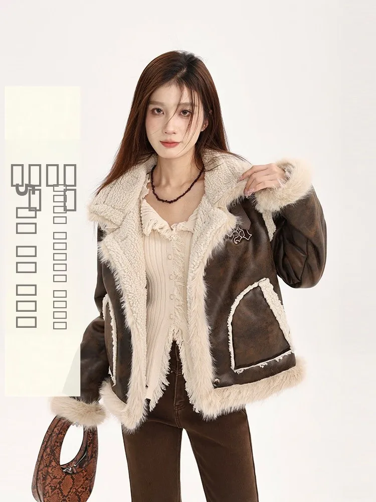 

Женская утепленная кожаная куртка Yang Bubble Short с интегрированным мехом, стильная, приталенная, черная, кофейного цвета, с длинным ворсом, цельномеховая, на одной пуговице.