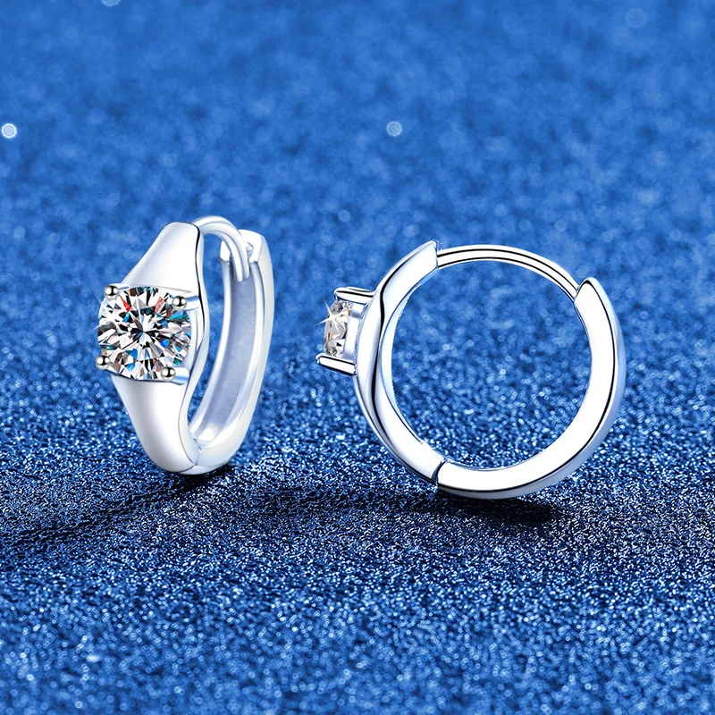 

LioraGem New 1-carat Moissanite Stud Earrings, Light Luxury, Fashionable, High-end Minimalist Hoops Platinum PT950 Stamp