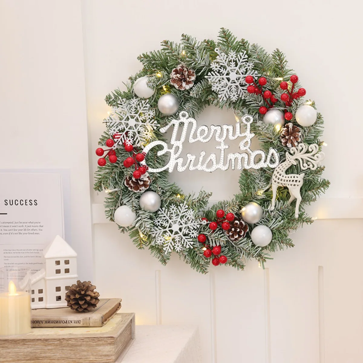 Coronas navideñas de 16 "para puerta delantera, corona navideña con bastones de caramelo, bolas navideñas, bayas, conos de pino, agujas de pino, corona para puerta
