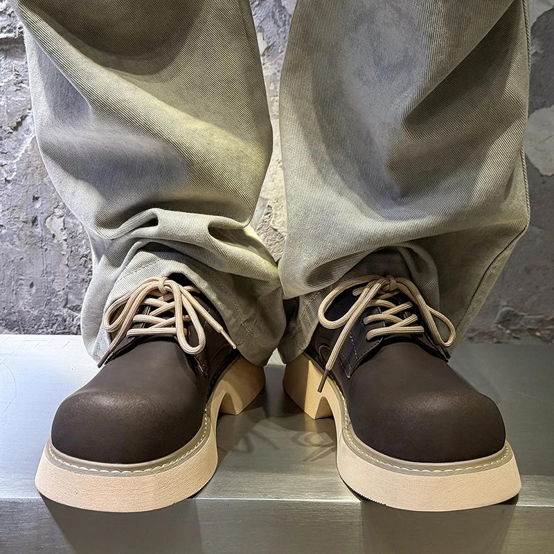 

Round Headed Casual Derby Men Shoe Suitable for Young People Height Increasing Lightweight Design Retro Luxurious Plus Size Shoe