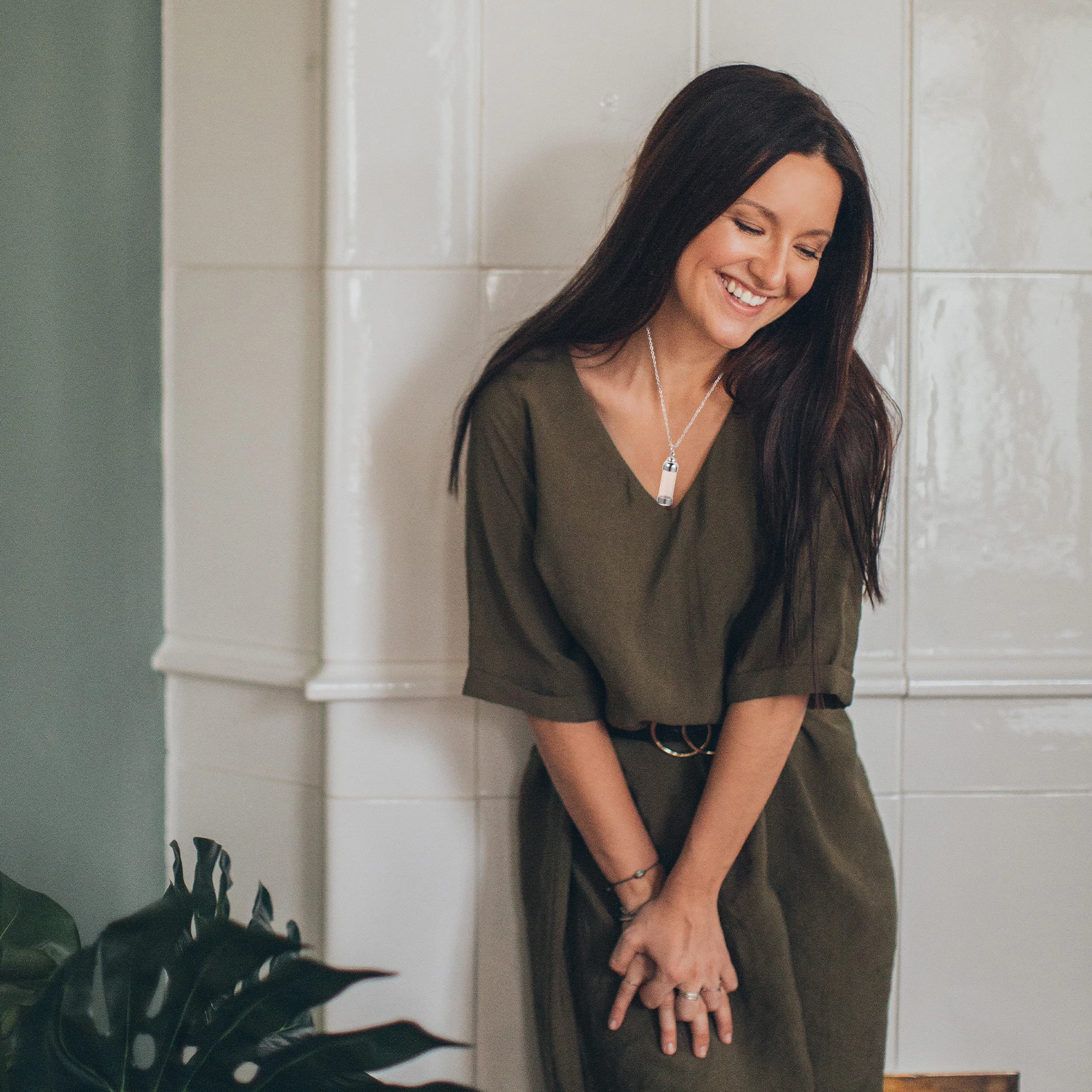 

Pet Urn Necklace Stainless Steel Glass Cremation Ashes Pendant Bottle Design Keepsake Memorial Jewelry Urn Necklace for Ashes