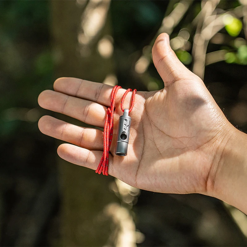 معدات البقاء على قيد الحياة بدون حدود، صفارة من التيتانيوم لفريق الاتصال، للتخييم في الهواء الطلق والمشي لمسافات طويلة وتدريبات المدربين، صفارة سلسلة المفاتيح #5