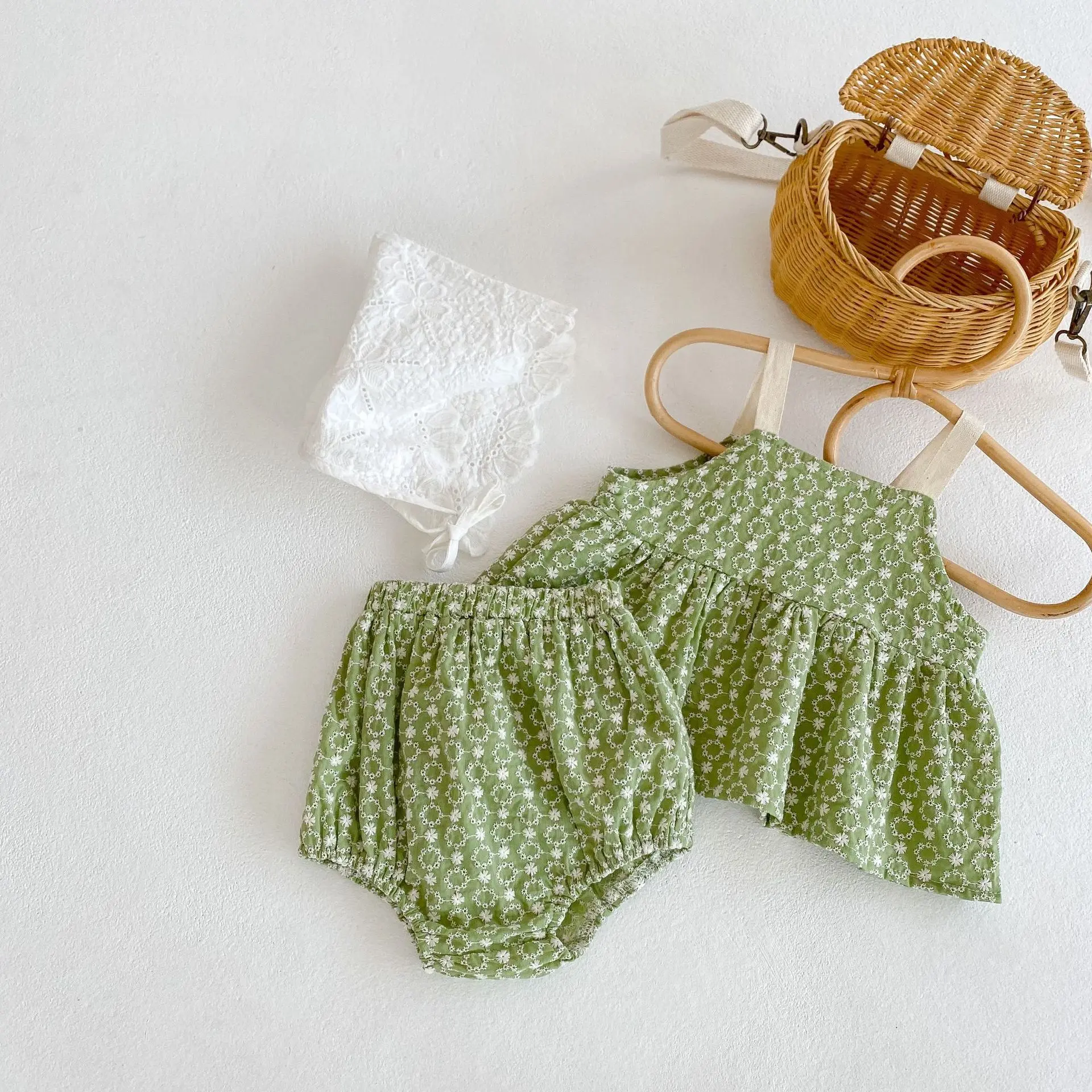 

Summer new baby clothing, 0-3 year old baby girl chrysanthemum jacquard suspender top+bread pants two-piece set