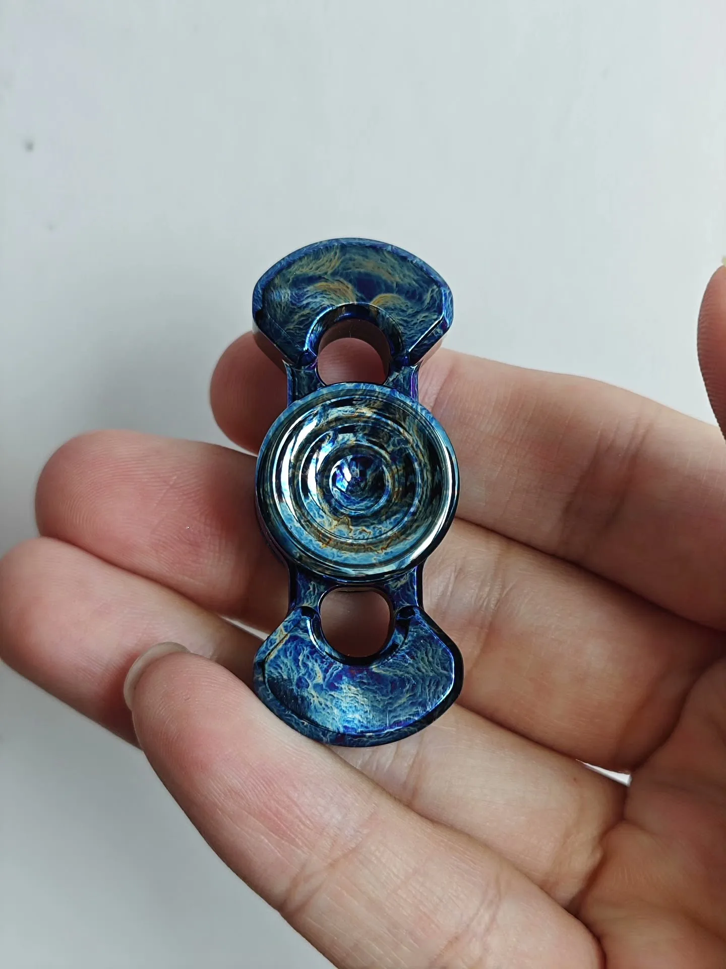 YH Galaxy Two Page Titanium Crow Gyroscope EDC decompression toy