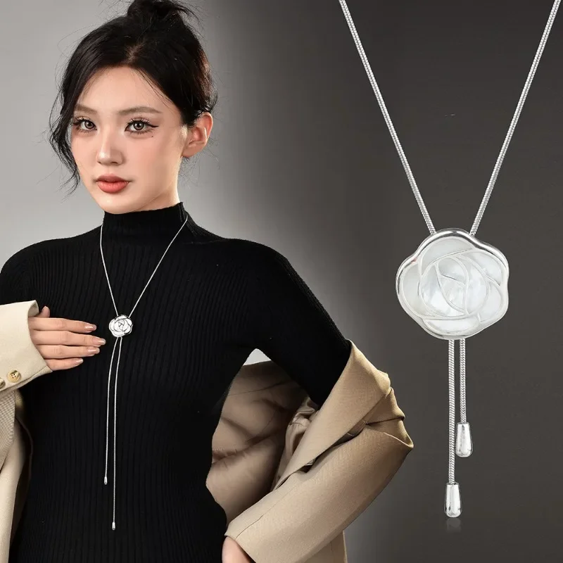 Новая осенне-зимняя цепочка для свитера с розой, модное и индивидуальное, длинное ожерелье с кисточкой и цветком на шнурке.