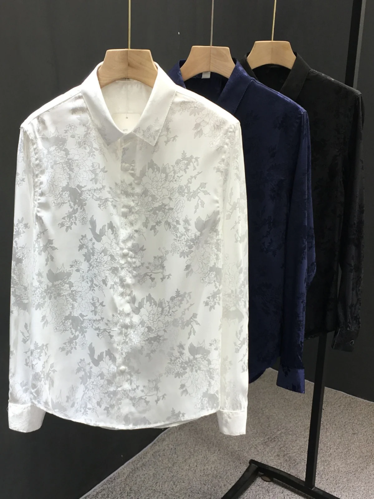 

Новая мужская рубашка с длинным рукавом 2026 года, с цветочным принтом, белая, повседневная, модная, из полиэфирного волокна, для летнего сезона