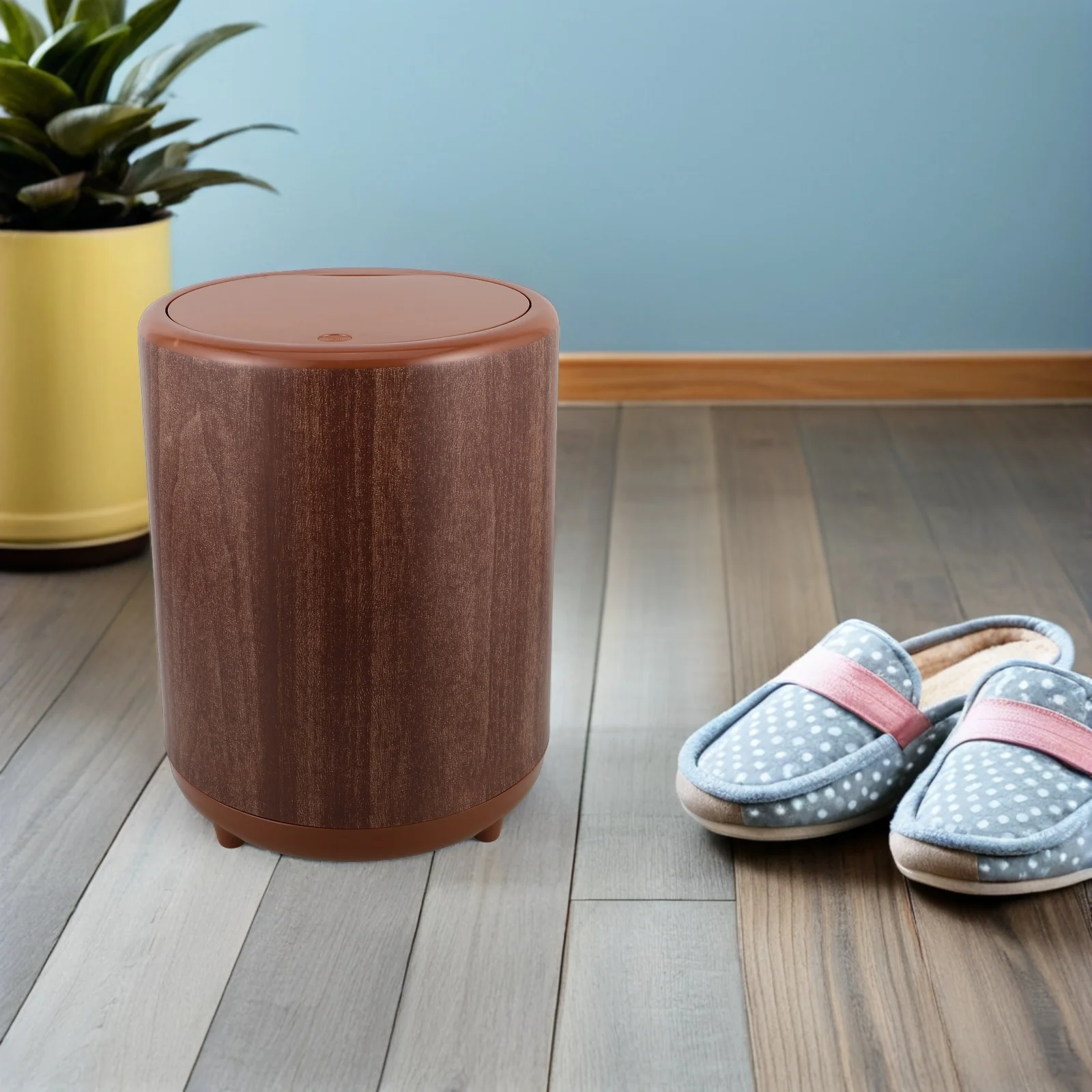 

Wood-Grain Finish 12L Lidded Wastebasket for Indoor Bathroom Bedroom Kitchen Office Hygienic Use Covered Bathroom Trash Can