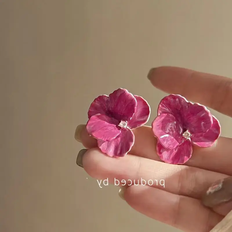 Vintage hand-painted drop-glaze pink three-dimensional flower earrings for women with advanced sense and design temperament