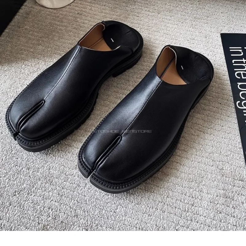 

Split Toe Shoes for Men Pig Trotters British Style Slip On Leather Shoes Couple's Sense of Luxury Brand Design Shoes New Fashion