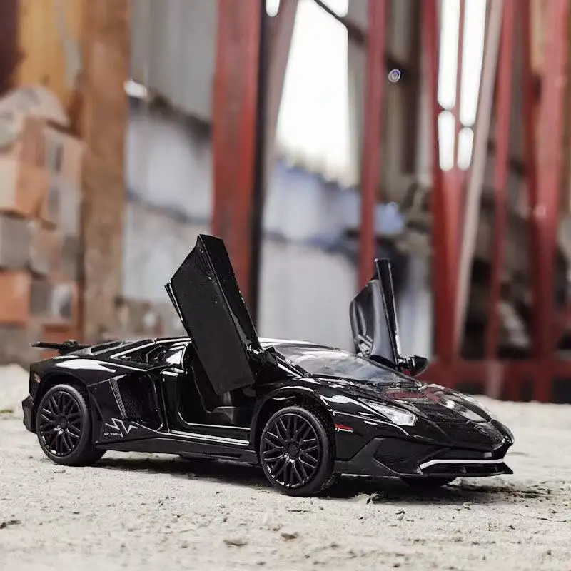 1:32 Scale Lamborghini LP750-4SV Diecast Alloy Pull Back Car Collectable Toy Gifts for Children diecasts & toy vehicles
