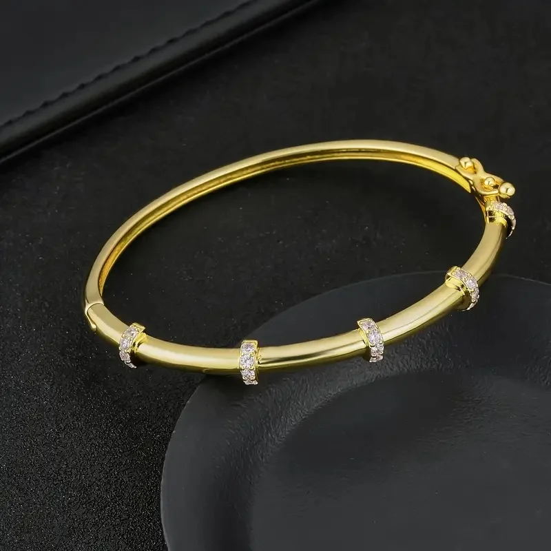 

Fashionable Synthetic Oval CZ Bracelet Copper Base Ideal for Daily Wear Special Occasions Perfect Gift for Valentine'S Day