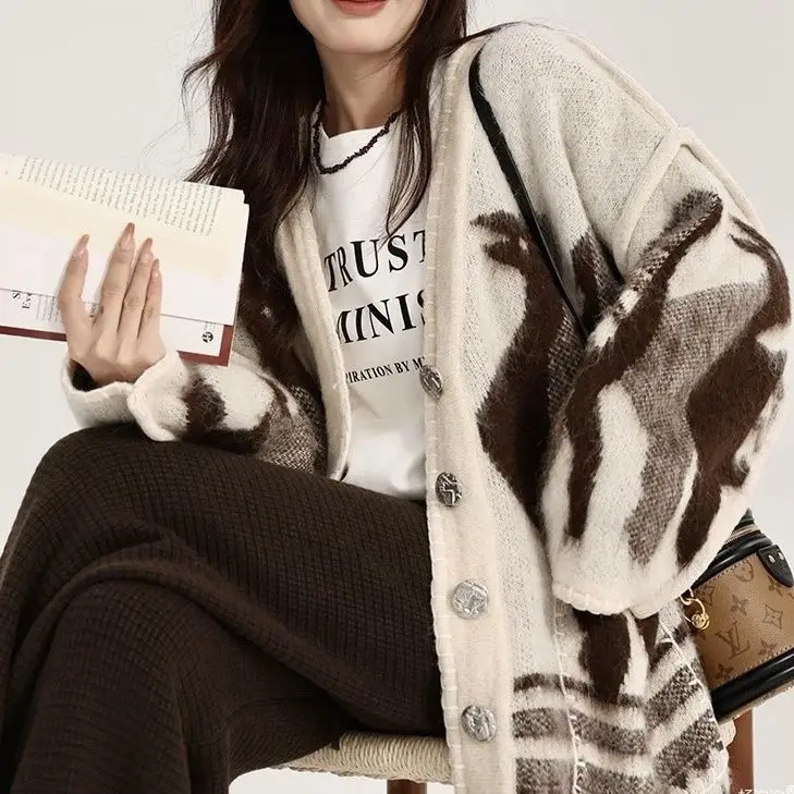 2025 outono e inverno novo design de moda versátil manga comprida suéter cardigã único