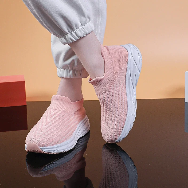 New Popular Fashion Hot Selling Personality Casual Sports  Running  Soft Sole Lazy Shoes Korean Version of  Woven Slip-on Shoes