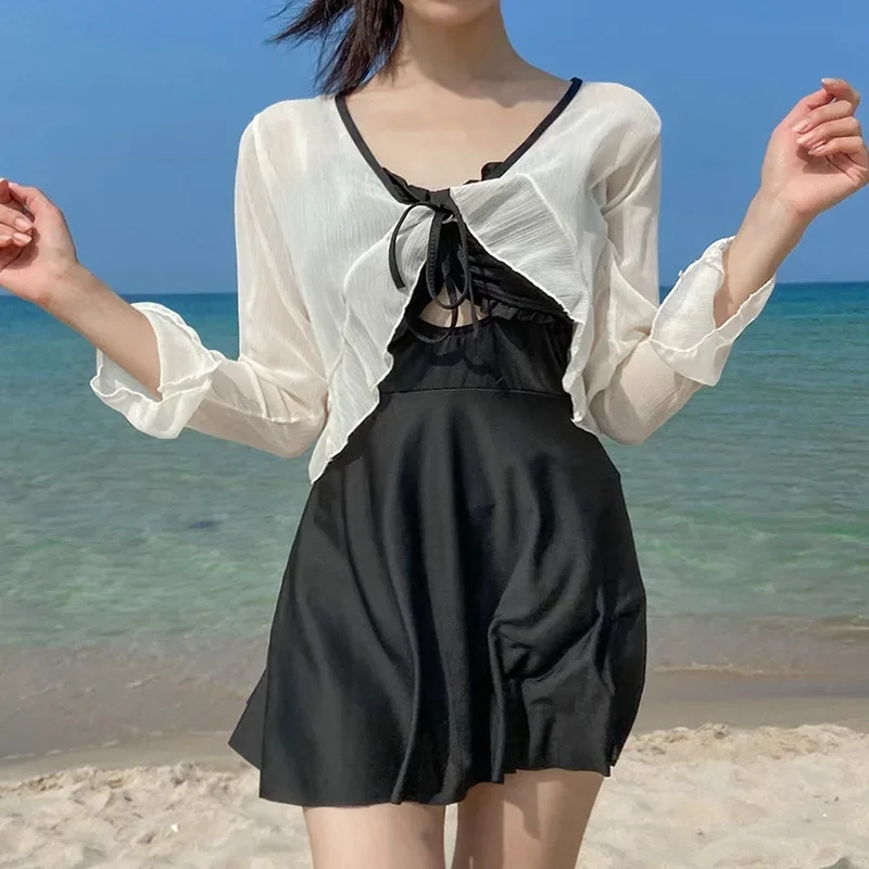 Nuevo vestido de una pieza para mujer, estilo conservador, que cubre la carne, blusa de manga larga con protección solar ligeramente gorda, junto al mar