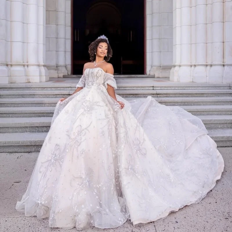 Abiti Quinceanera bianchi personalizzati con spalle scoperte decalcomania di cristallo Tull di pizzo Coda lunga Fiocco Vestido 15 Quinceanera