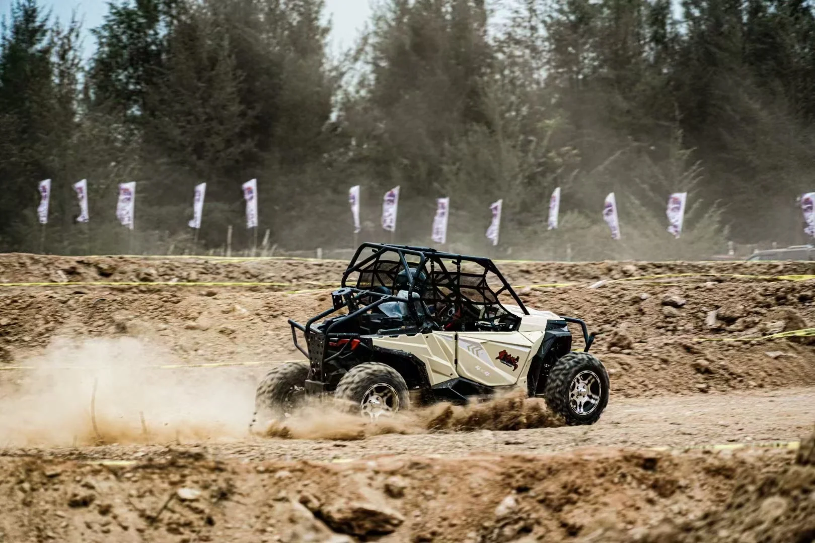Utv cinese a due posti a fila singola in vendita Ammortizzatore idraulico a molla 4x4 Utv fuoristrada per uso domestico e aziendale