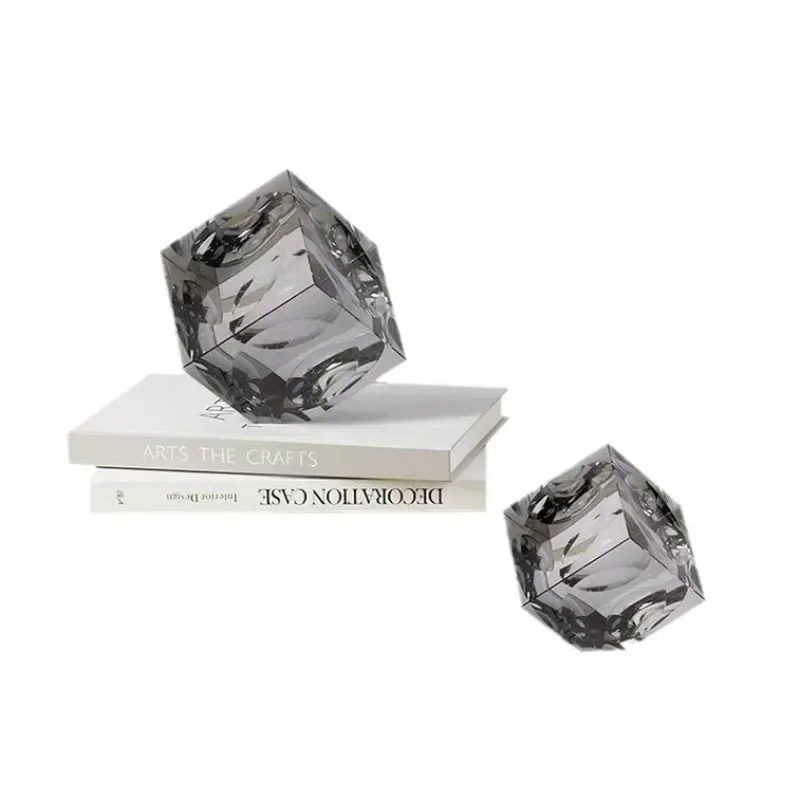 

Modern light luxury crystal Rubik's Cube ornament, model room club sales department, crystal jewelry light and shadow yellow