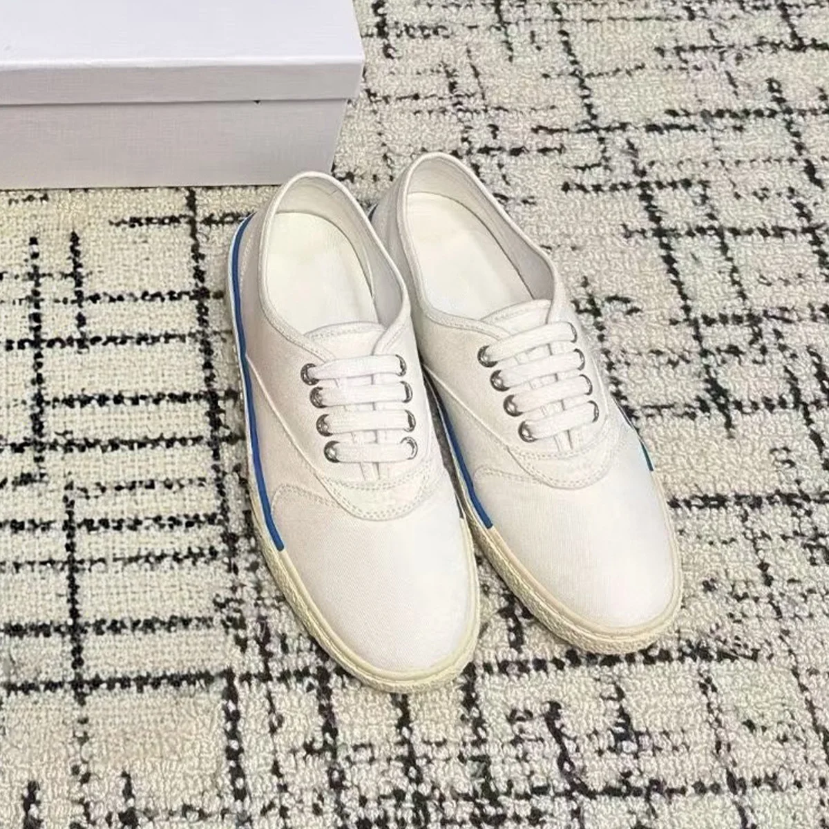 2026 High Quality Autumn women shoes lace‑up casual sneakers simple upper flexible durable comfy footwear ch26030720