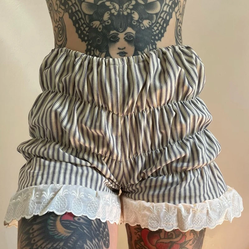 Y2k Lace Lantern Shorts Vintage Tiered Smocked Pineapple Striped Elastic Waistband Lounge Pants Women Bubble Shorts Streetwear