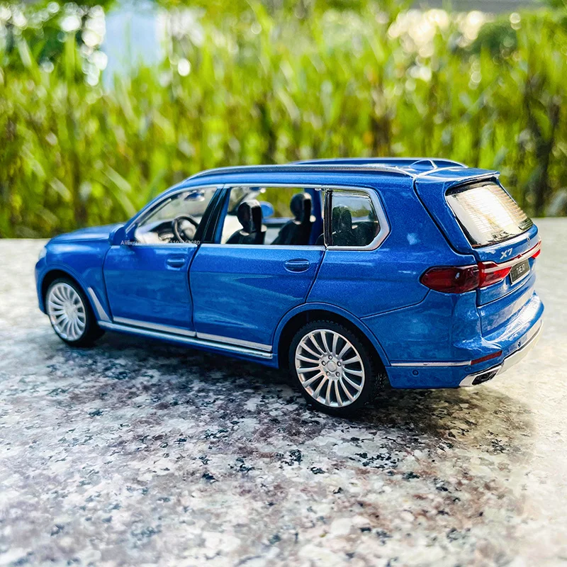 MSZ 1:32 BMW X7 alloy car model static die-casting car model with lighting decoration collection toy tools gift mold