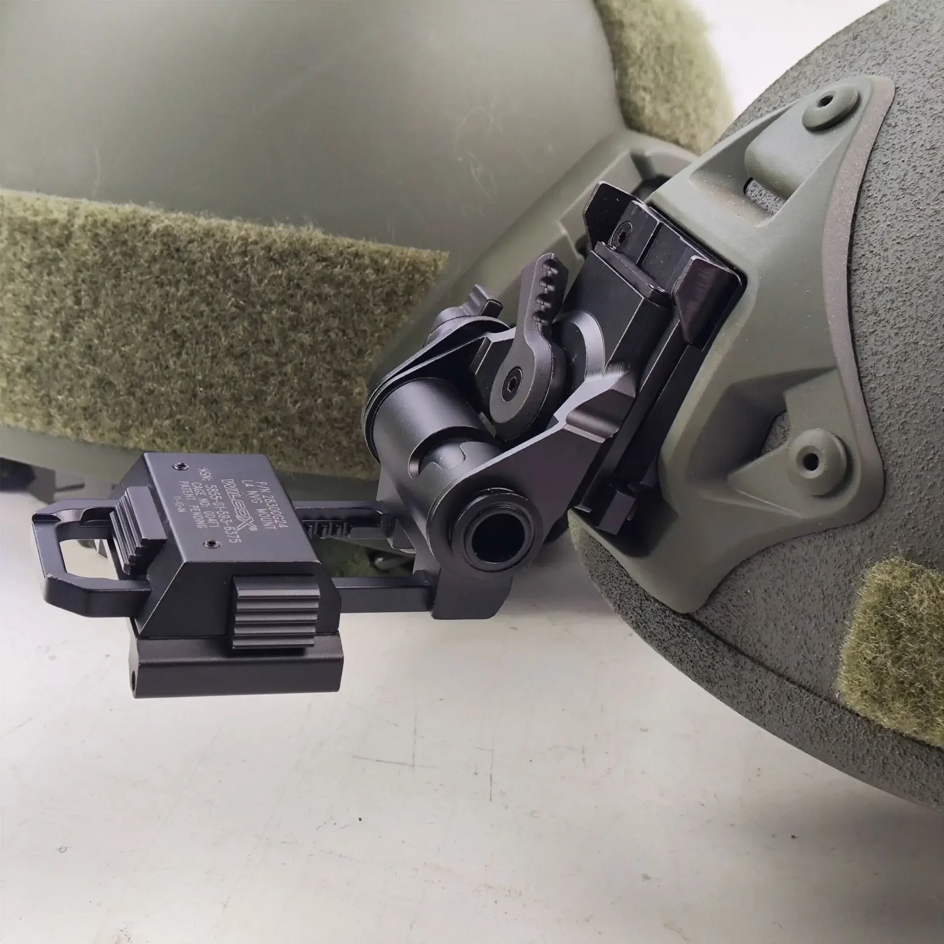 L4G24 NVG 금속 헬멧 마운트 PVS15/18 야간 투시경 고글 마운트 용 조정 가능한 금속 알루미늄 전술 헬멧