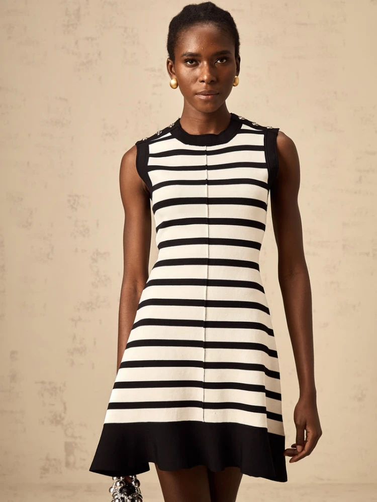 

Chic Sleeveless Striped Mini Women Knit Dress Exquisite Black White Horizontal Stripes Buttons Shoulders Female Causal Clothing