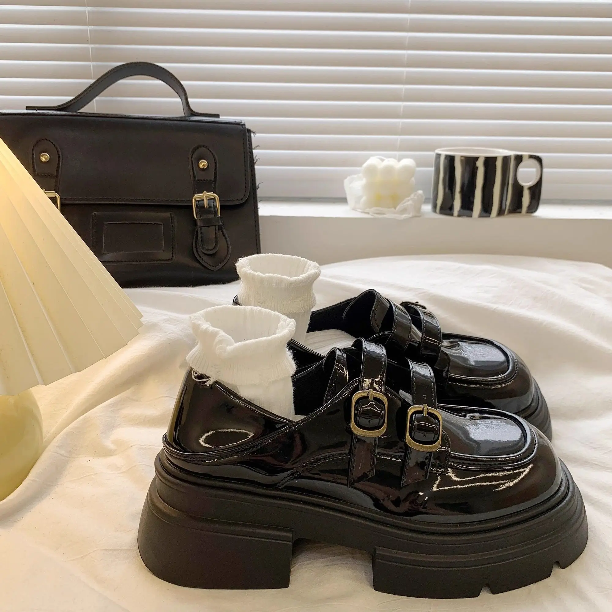 

2026 New Women Loafers Spring Summer Thick Sole Unlined Black British Style Office Commute Shoes Vintage Platform Flats