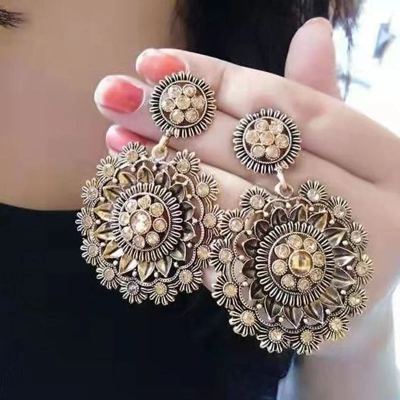 Gorgeous Silver Color Women Earrings Exquisite Carving Flower Inlaid Zircon Drop Earrings for Women Bridal Party Jewelry