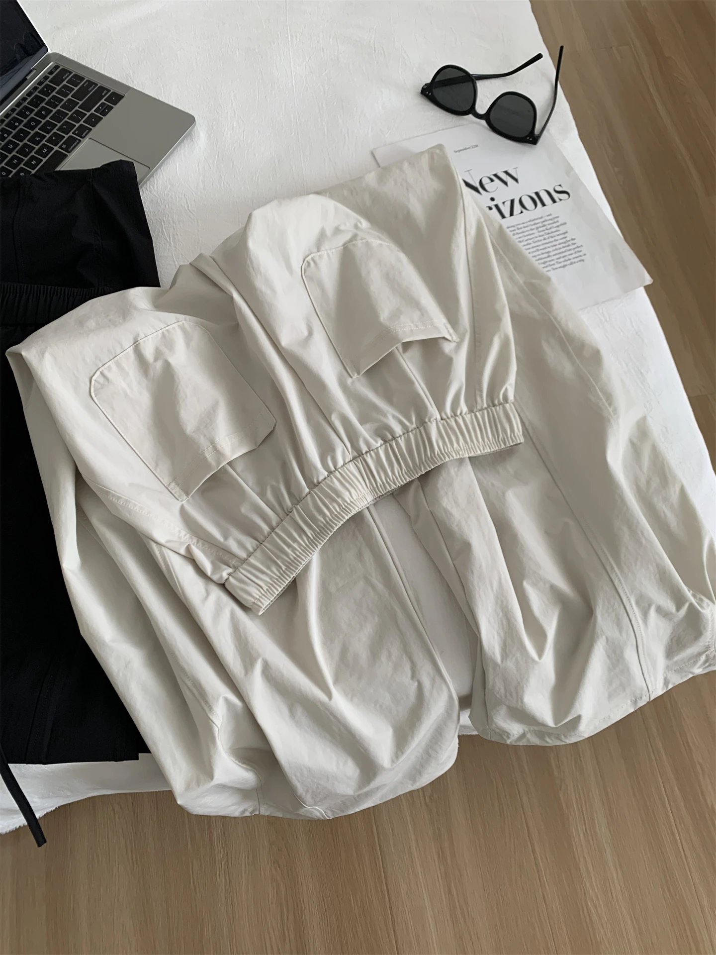 Lightweight Patchwork Curved-leg Cargo Pant Women, Relaxed Fit, Slimming, High-waisted, Wide-leg, Cuffed