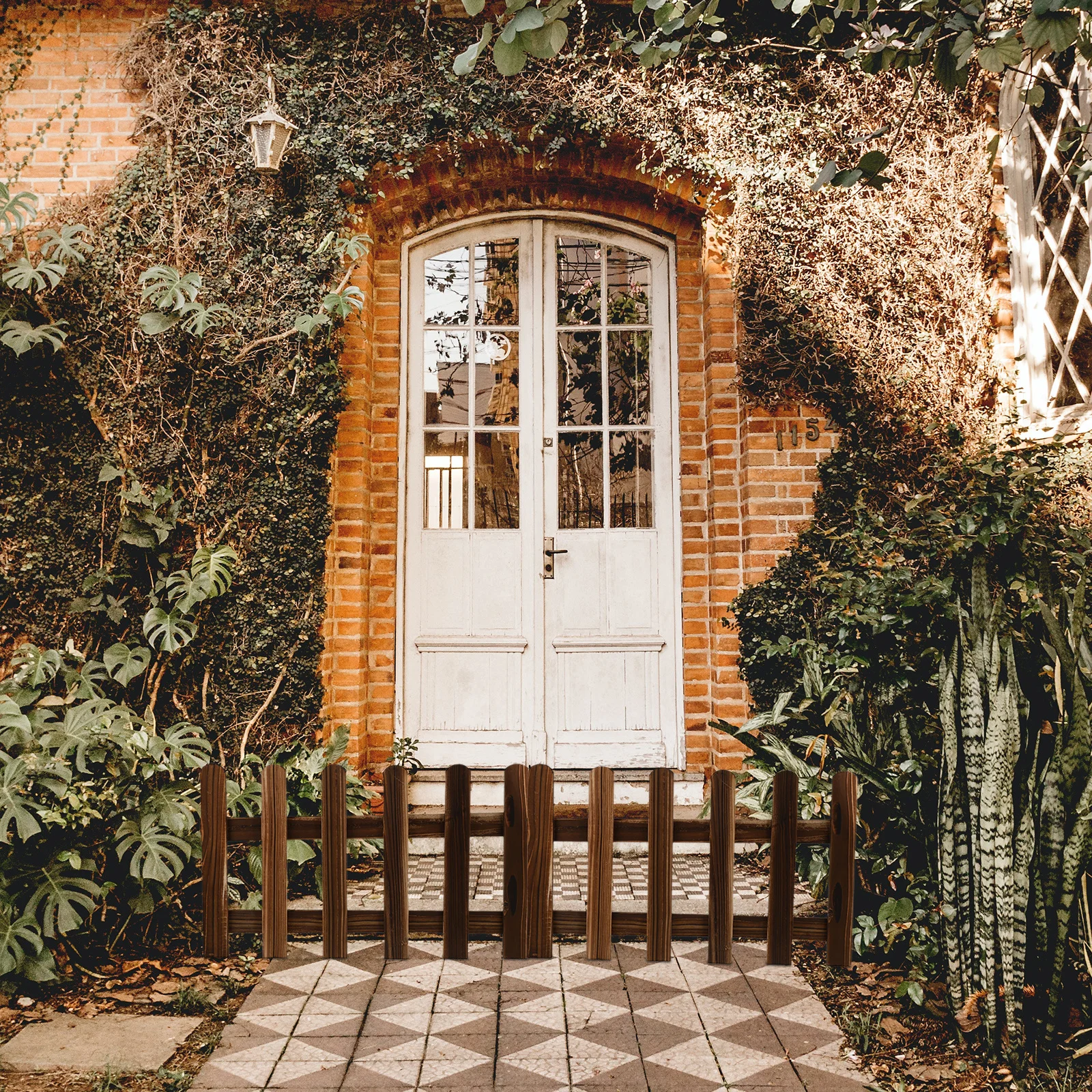 

2Pcs Wooden Fence for Garden Outdoor Decorative Fence Sturdy Reusable Landscape Partition DIY Yard Fencing for Courtyard Balcony