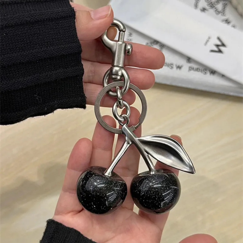 Accesorio con dije de cereza negra, llavero con colgante de cereza, adorno, colgante de moda para bolso de entrenador, bolso de mujer, bolsos de hombro