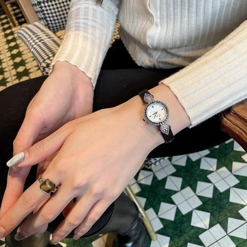 2024 New Fashion Belt Women\'s Watch Small and Delicate Medieval Watch Academy Art Style Small Dial