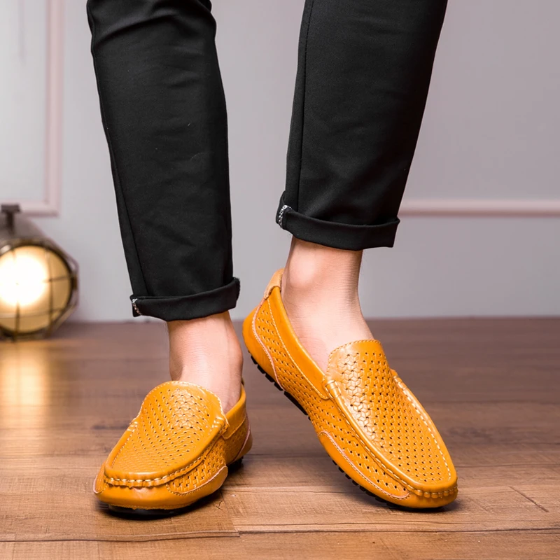 

Легкая мужская обувь. Удобный и дышащий стиль в стиле ретро. Офисная работа. Досуг. Прогулка на улице. Лофер больших размеров.