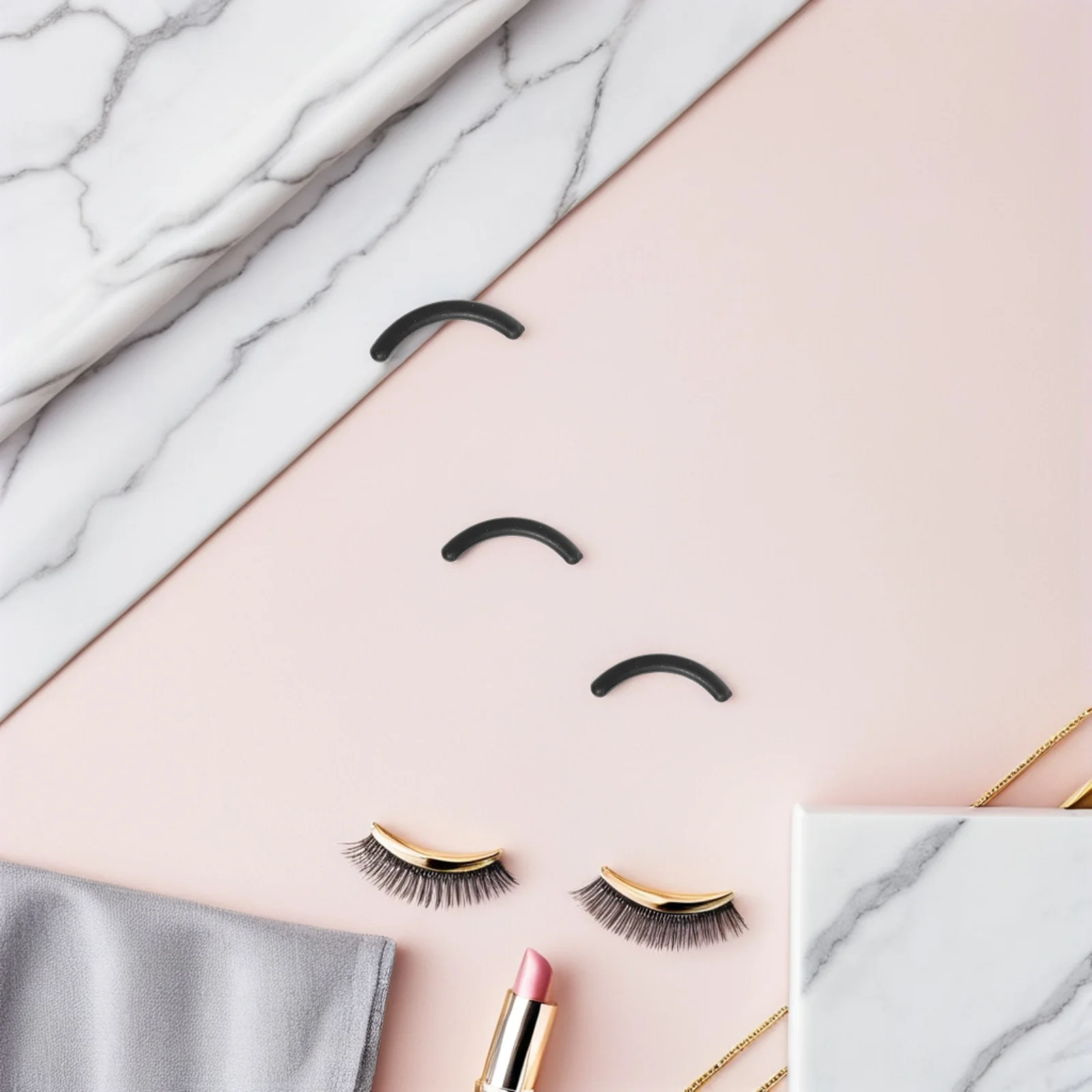 

30Pcs Eyelash Curler Pads Replacement Rubber Strips Universal Fit for Lash Curler Refill Black Storage Box Included