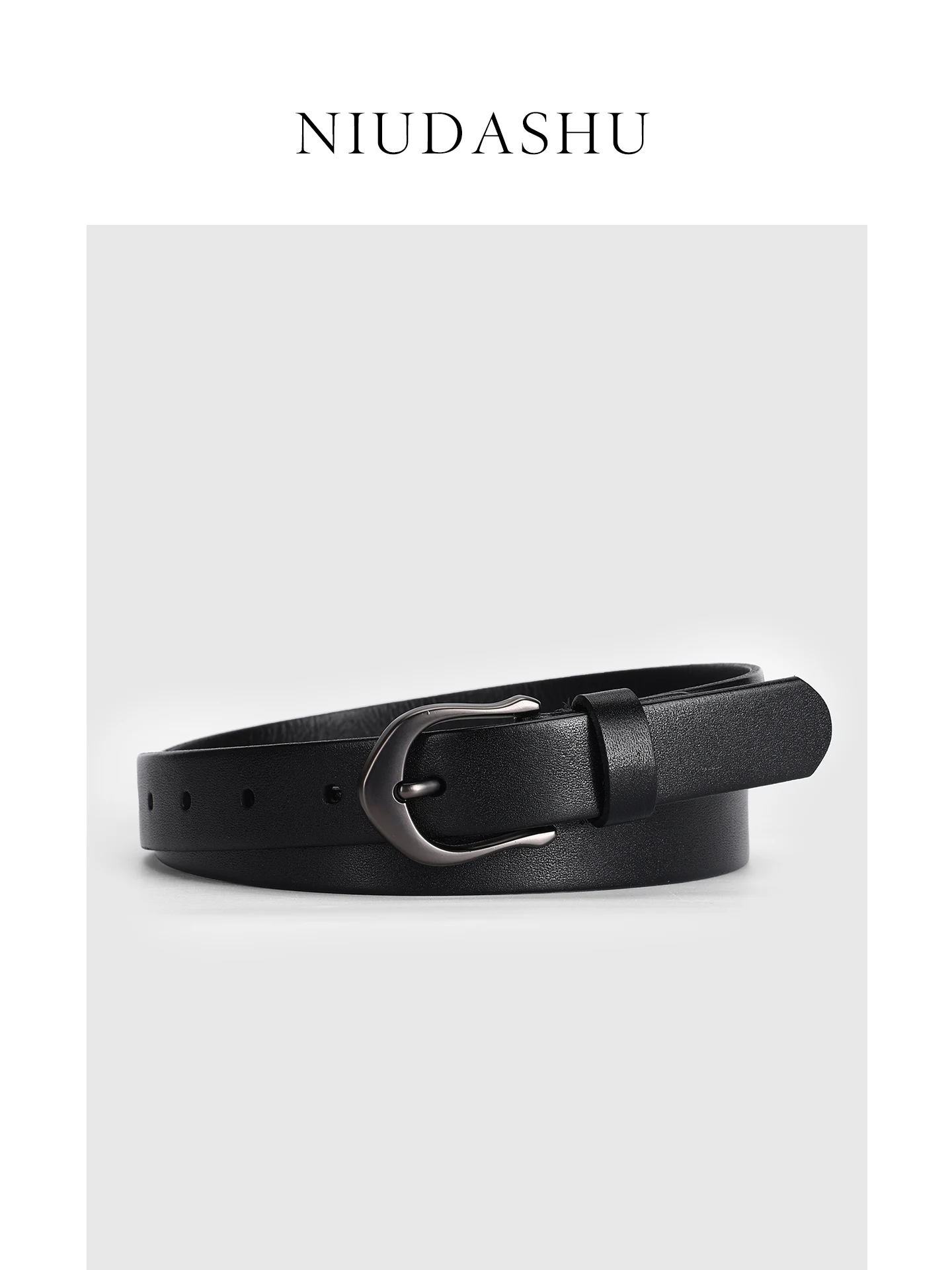 トレンドのレディースレザーベルト、シンプルな装飾が施された万能デザイン、トップレイヤー牛革製、ジーンズ用、ブラック、ファッショナブルな合金バックル