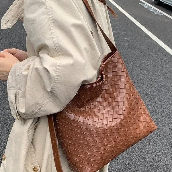 

Осенняя новинка 2023 года, сумка через плечо из искусственной кожи на молнии, 2083, модная универсальная сумка-тоут, средний размер