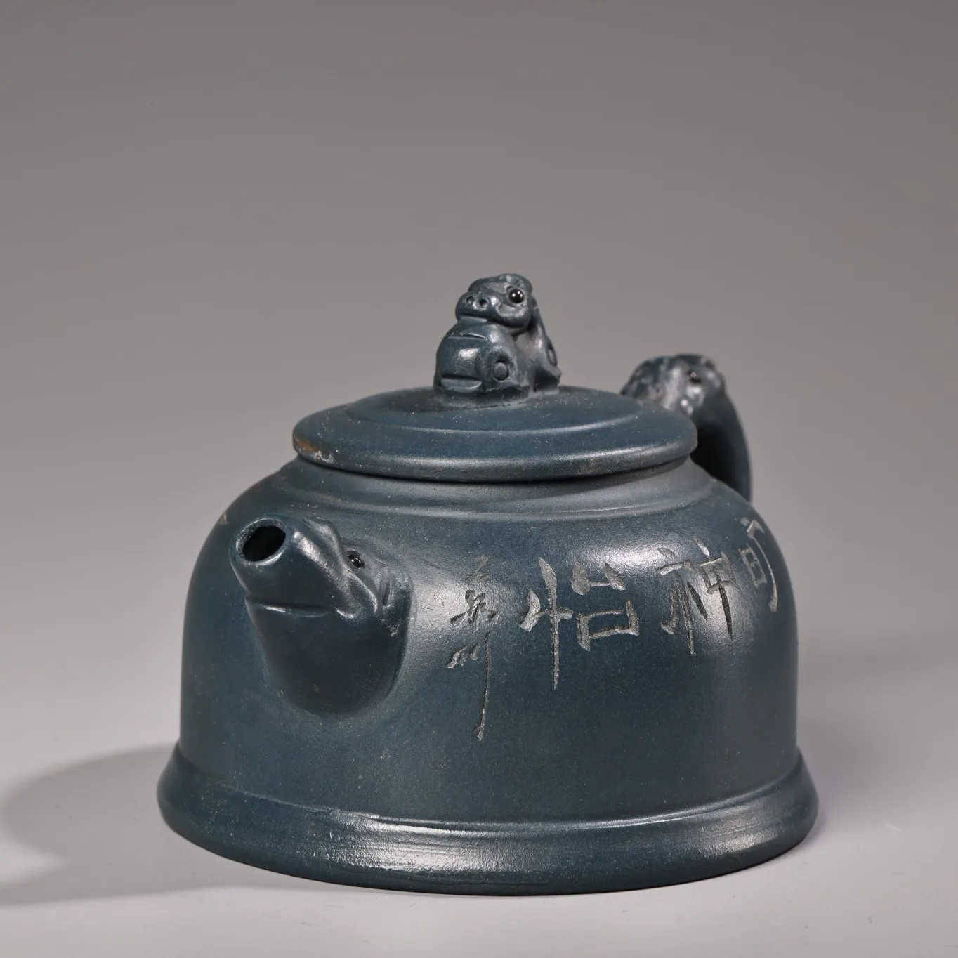 Raw purple clay ore high-end Engraved teapot Refreshing Pot Beast statue cover Teapot Pot Tea Maker Ornaments