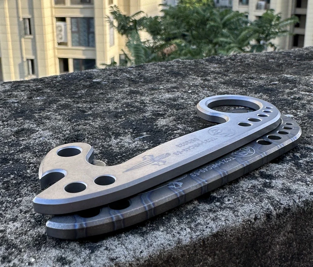 กลางแจ้ง EDC มัลติฟังก์ชั่ไทเทเนียมอัลลอยด์ที่เปิดขวดเครื่องมือยานพาหนะอุปกรณ์ป้องกันตัวเองฉุกเฉิน