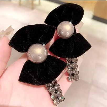 presilha-de-cabelo-elegante-de-veludo-com-perolas-e-laco-borboleta-com-strass-acessorio-de-cabelo-moderno-para-franjas-laterais