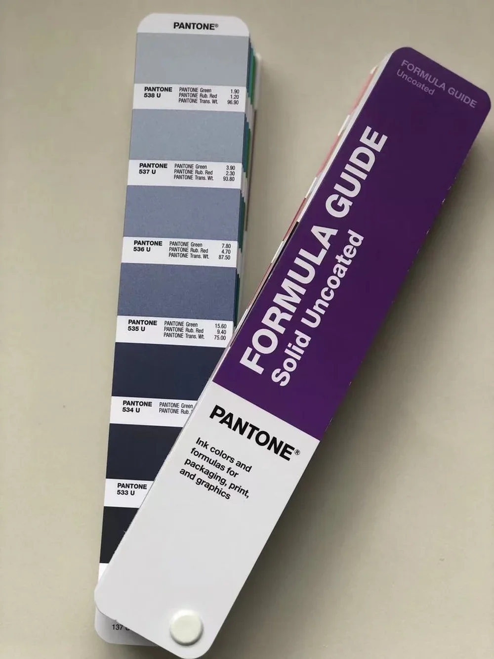 New version of PANTONE International Standard Color Card U color card Matte offset paper U color card new legal version  GP1601A