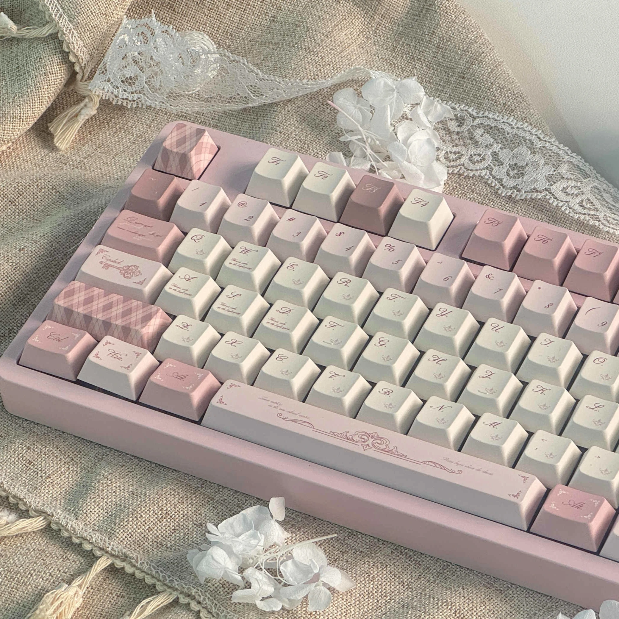 

Ins Style Pink Girl Keycaps 140-key PBT Cherry Profile Cute Keycap for MX Switches ISO Alice Layout Mechanical Keyboard Keycaps