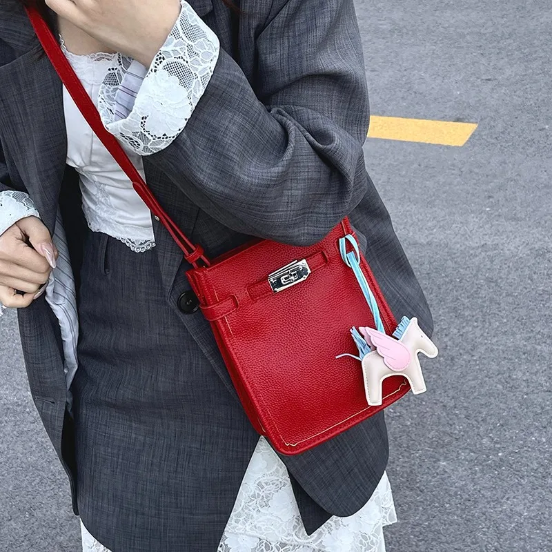 حقيبة كروس جلدية مصممة للسيدات حقيبة يد كتف رسول حمل أزياء نسائية فاخرة ماركة أنيقة