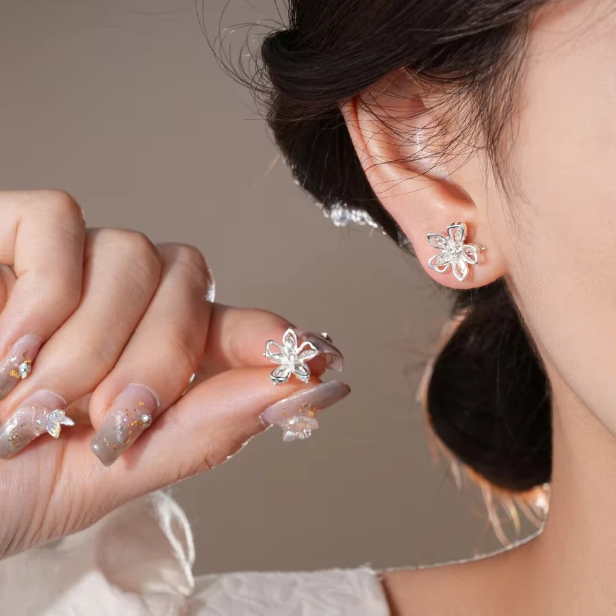 

Hollow Petal Stud Earrings for Women Niche Design Sweet Girlish Versatile Double-layer Flower Earring Girls Jewelry Gift