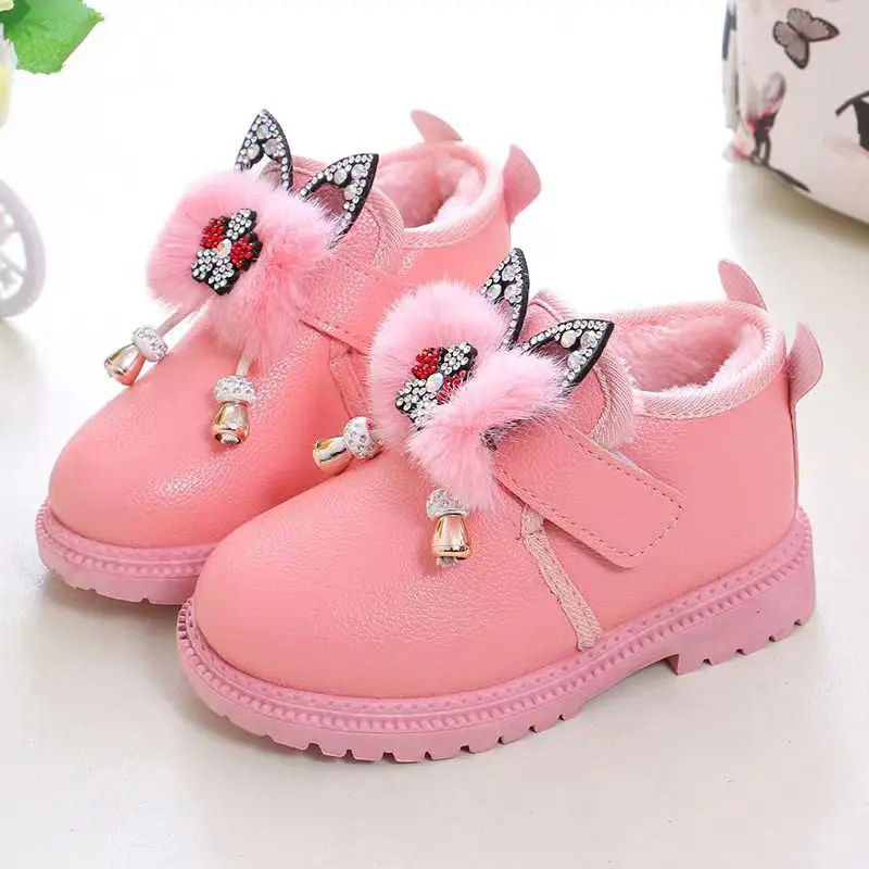 Bottes de neige mignonnes avec oreilles de chat en fourrure rouge pour enfants, chaussures décontractées pour filles, bottes d'extérieur légères et chaudes avec boucle à crochet, chaussures d'école pour enfants, hiver